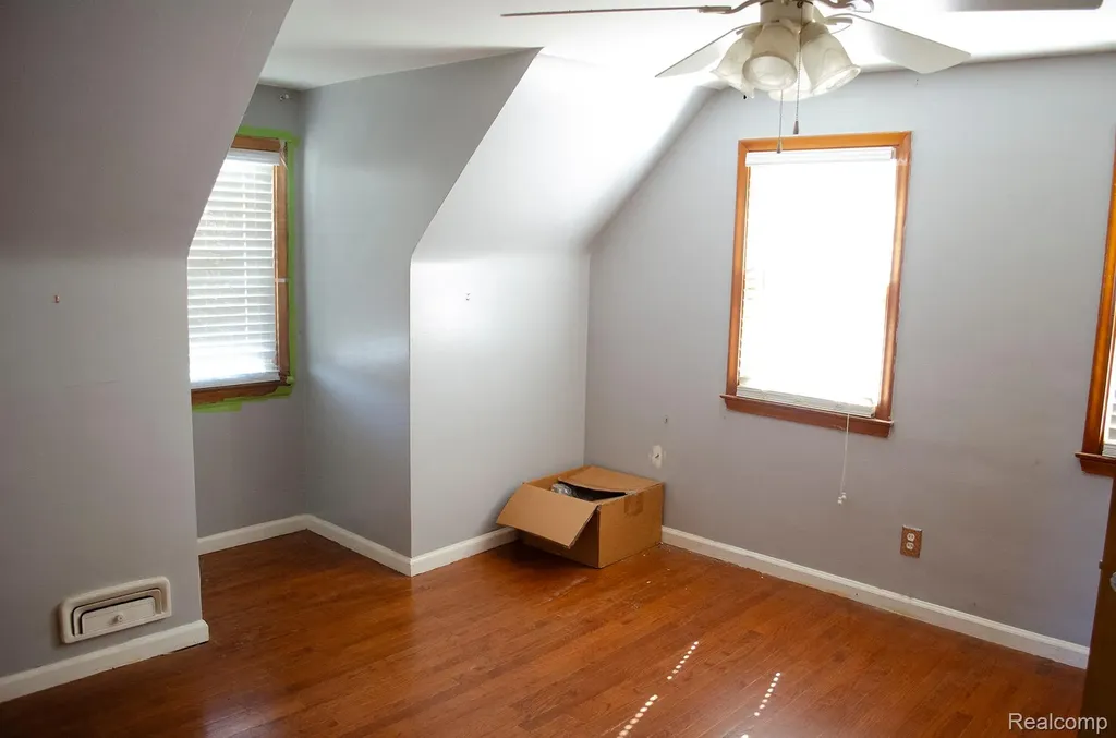 704 Kings Highway Lincoln Park City MI 48146