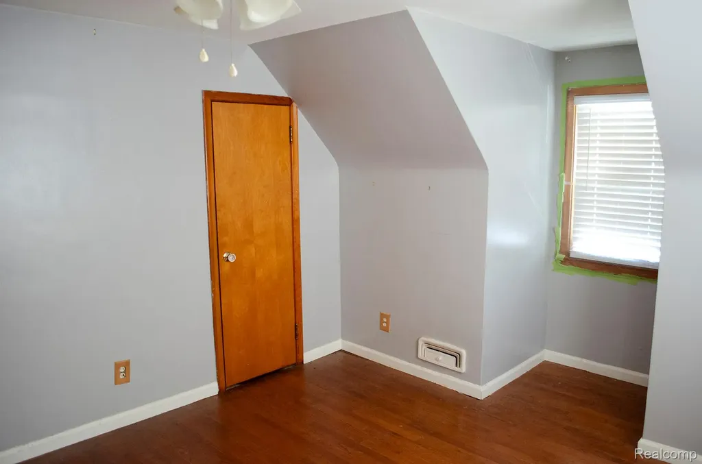 704 Kings Highway Lincoln Park City MI 48146