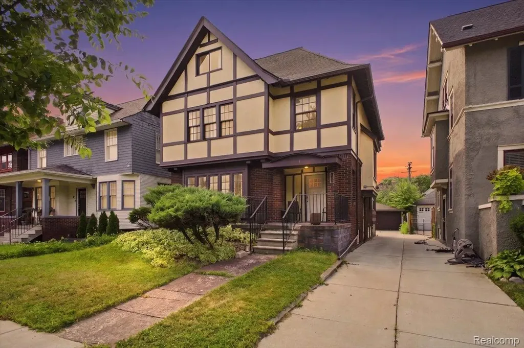 899 Edison Street Detroit City MI 48202