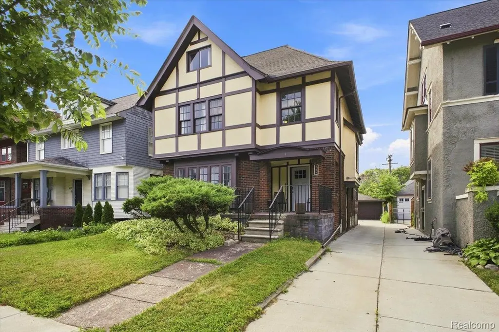 899 Edison Street Detroit City MI 48202