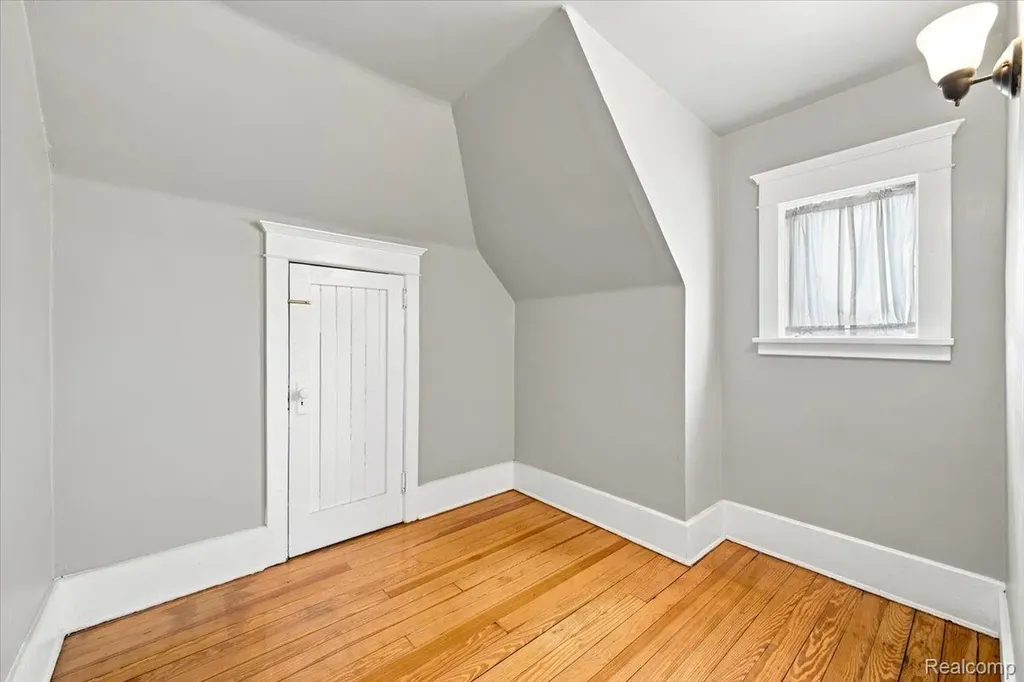 899 Edison Street Detroit City MI 48202