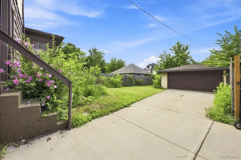 899 Edison Street Detroit City MI 48202