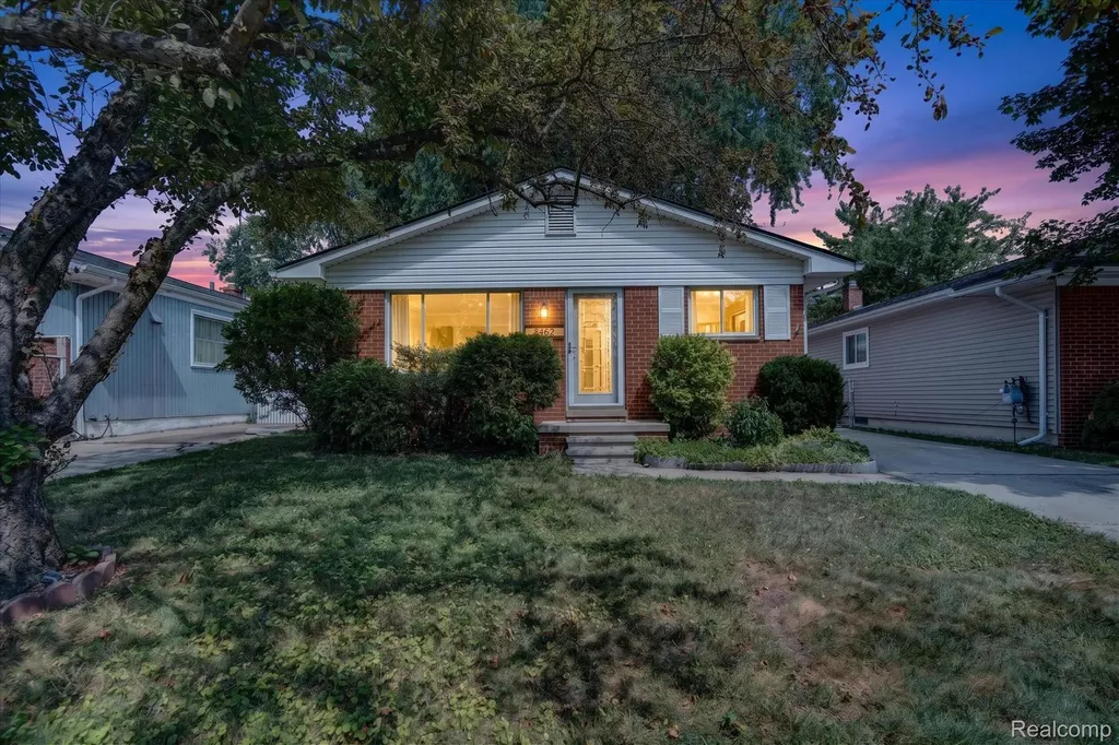 8462 Hugh Street Westland City MI 48185