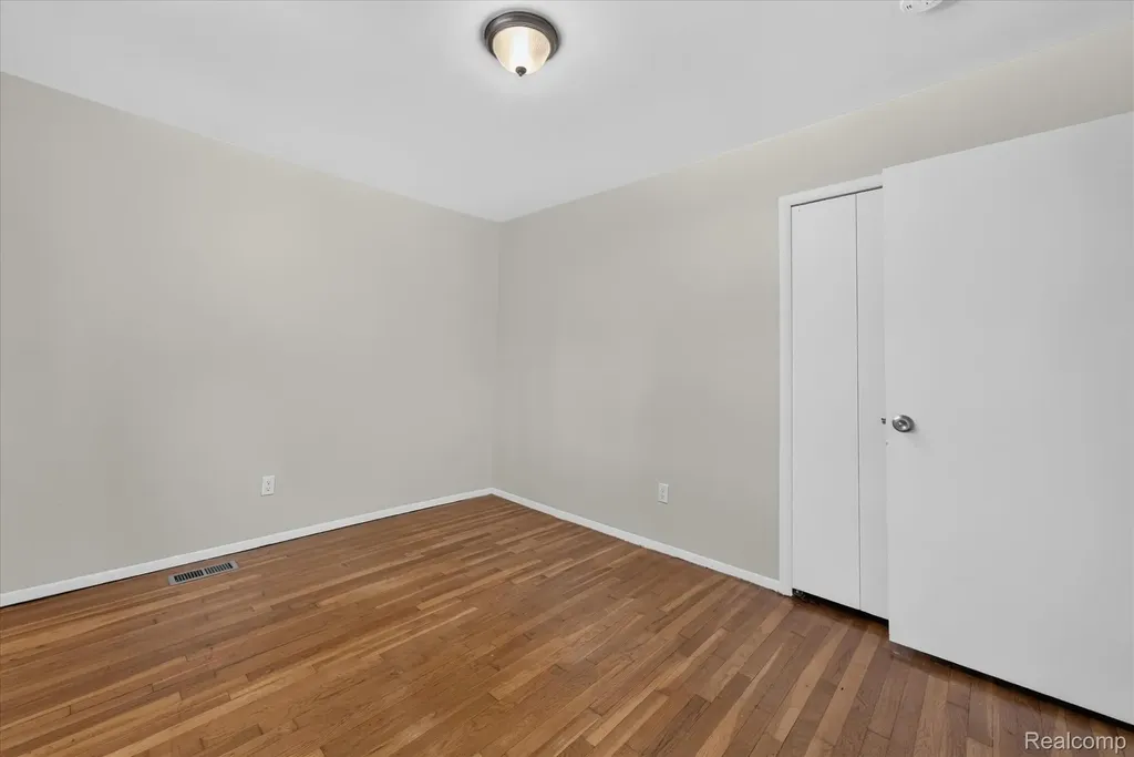 8462 Hugh Street Westland City MI 48185