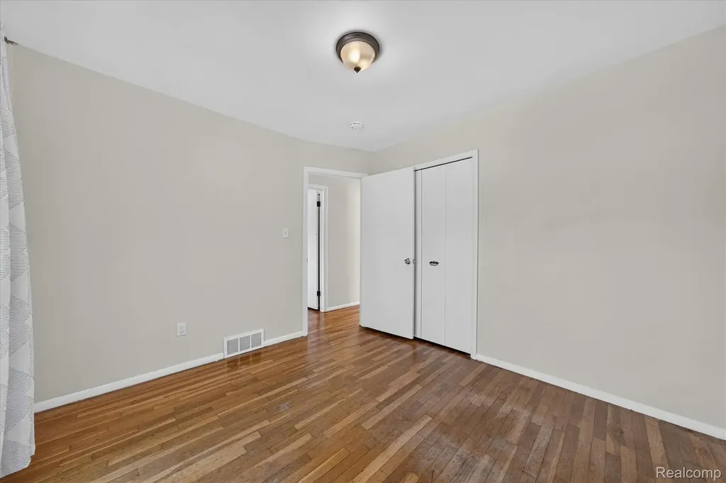 8462 Hugh Street Westland City MI 48185