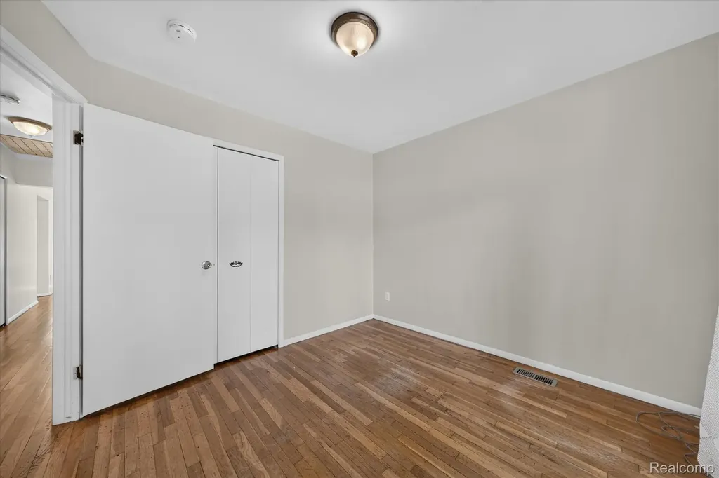 8462 Hugh Street Westland City MI 48185