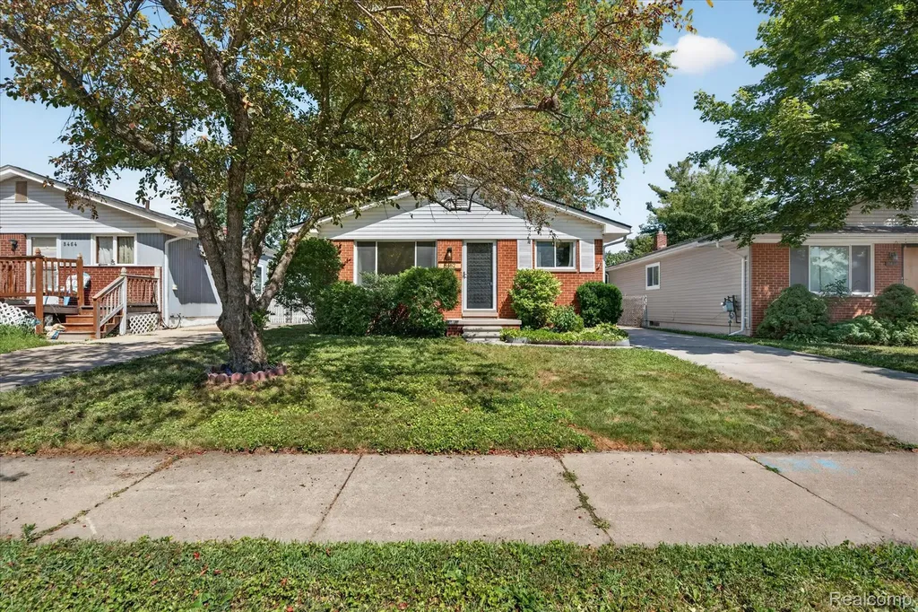 8462 Hugh Street Westland City MI 48185