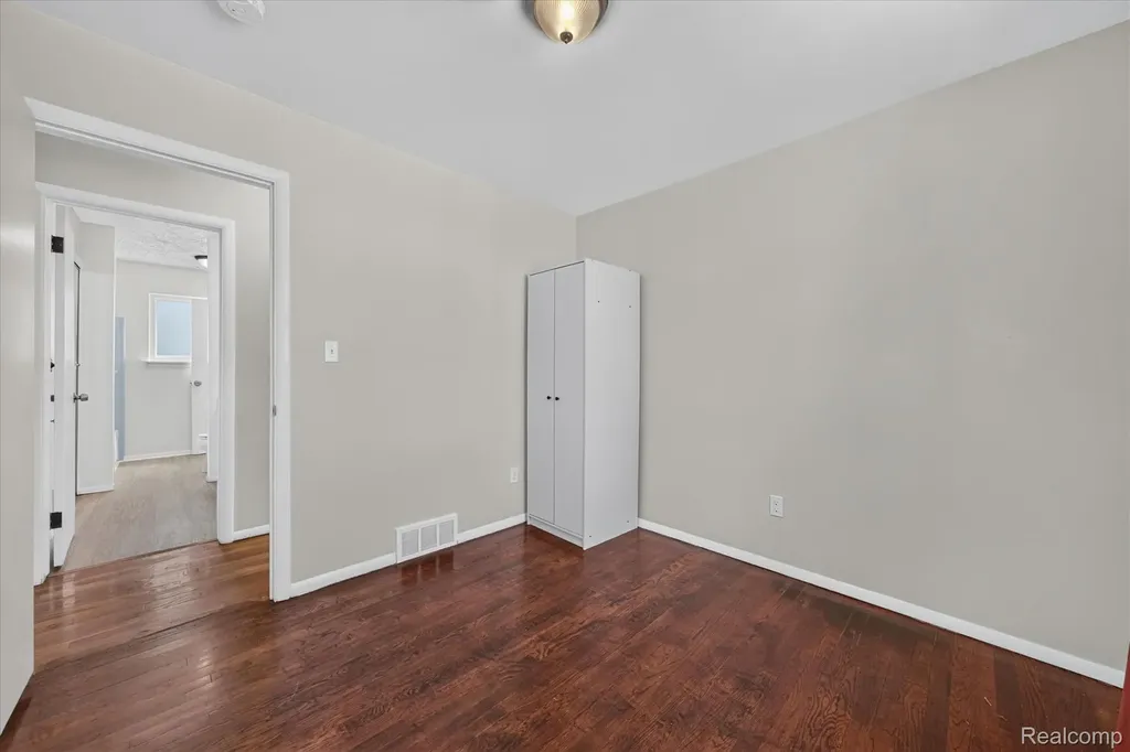 8462 Hugh Street Westland City MI 48185