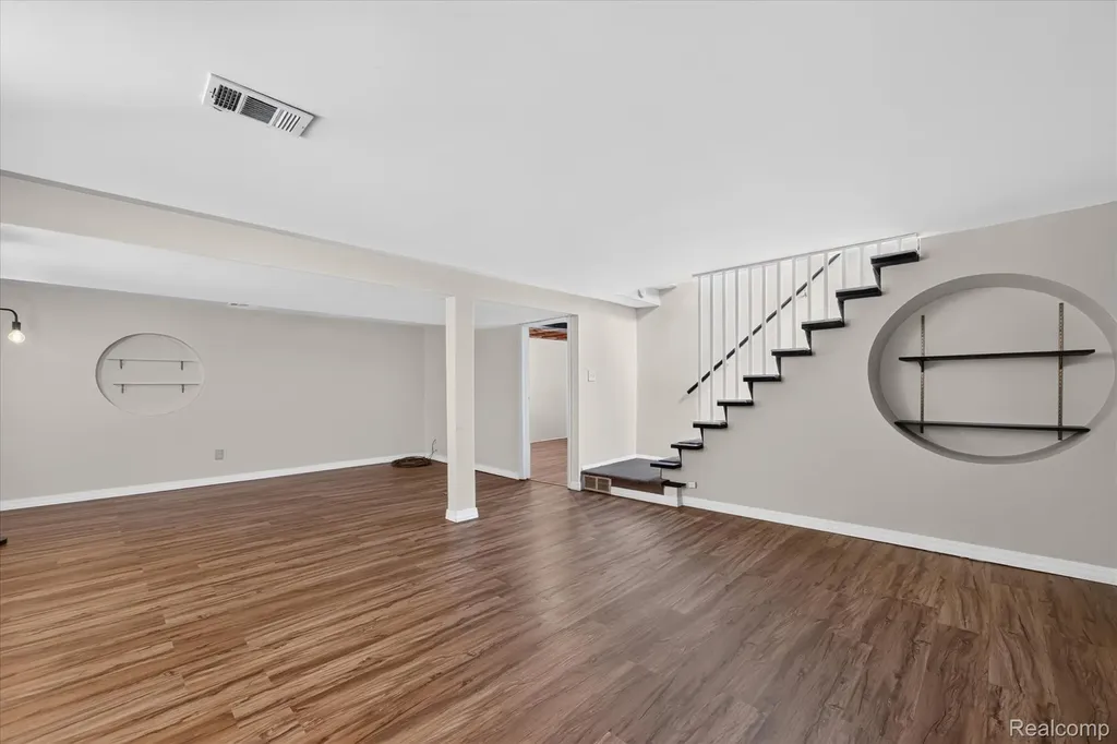 8462 Hugh Street Westland City MI 48185