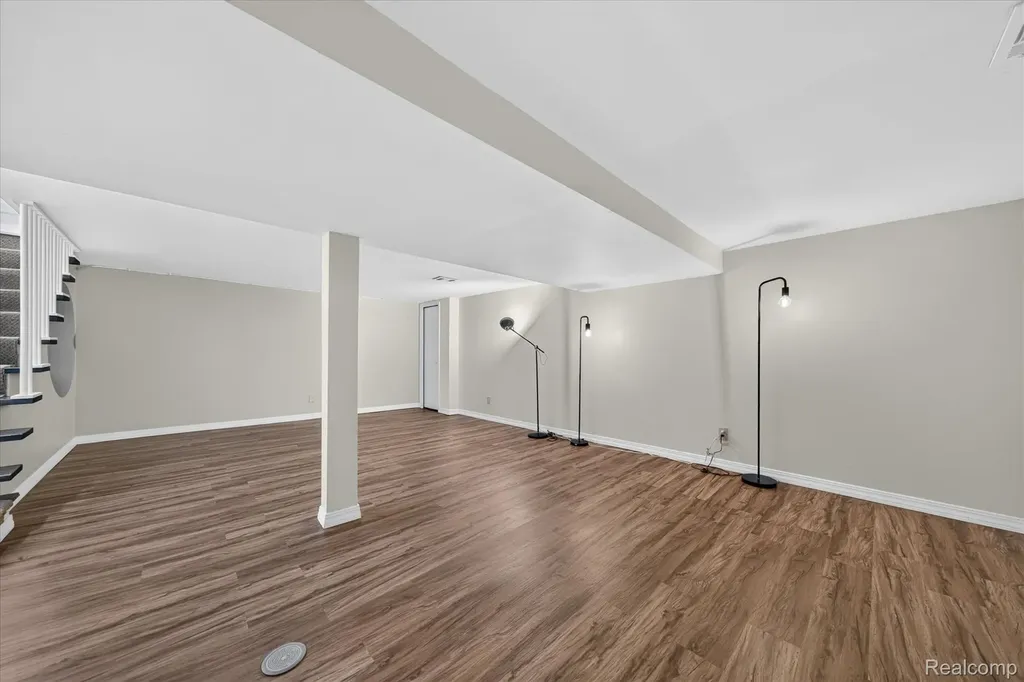8462 Hugh Street Westland City MI 48185