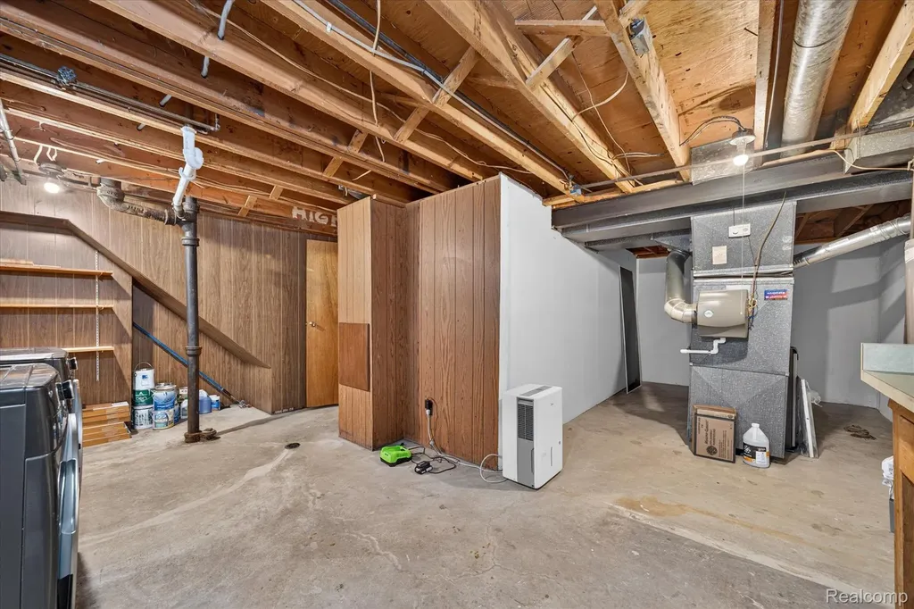 8462 Hugh Street Westland City MI 48185