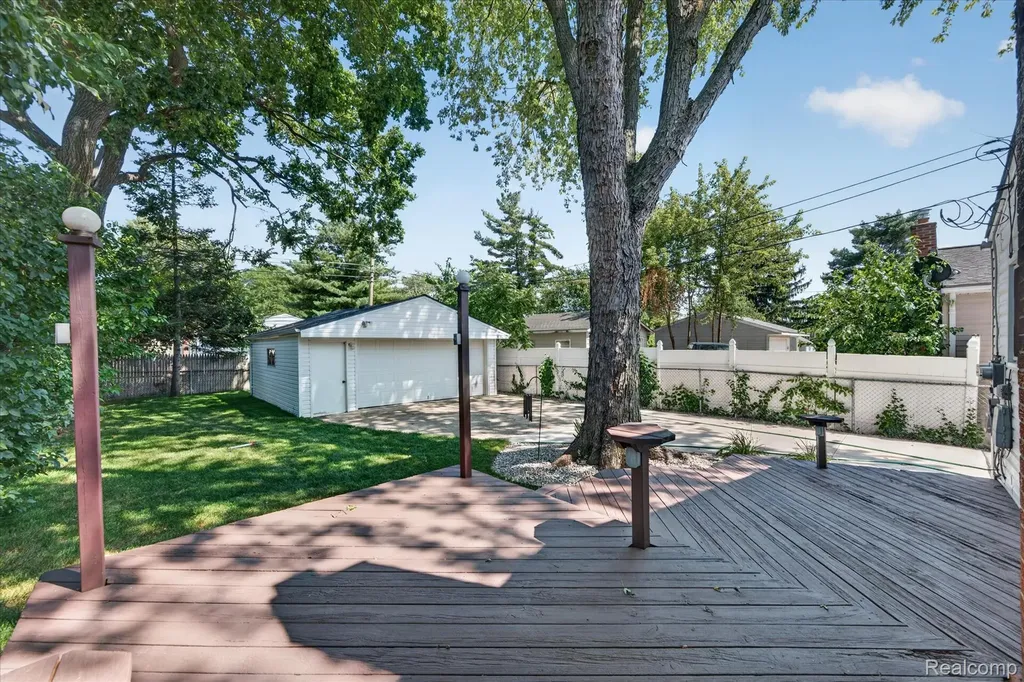 8462 Hugh Street Westland City MI 48185