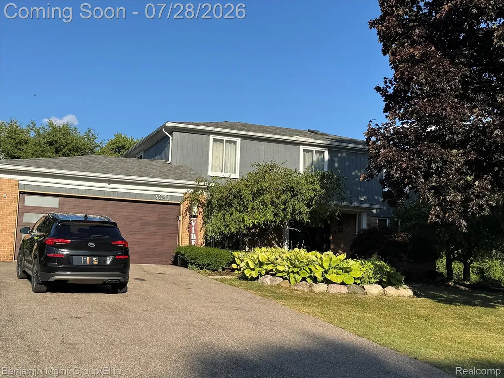 6043 Ledgeway Drive West Bloomfield Charter Township MI 48322