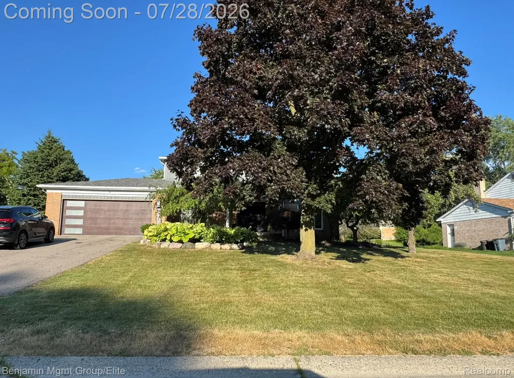 6043 Ledgeway Drive West Bloomfield Charter Township MI 48322