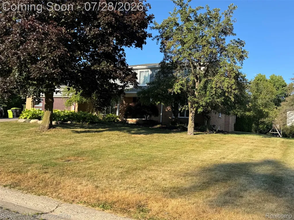 6043 Ledgeway Drive West Bloomfield Charter Township MI 48322