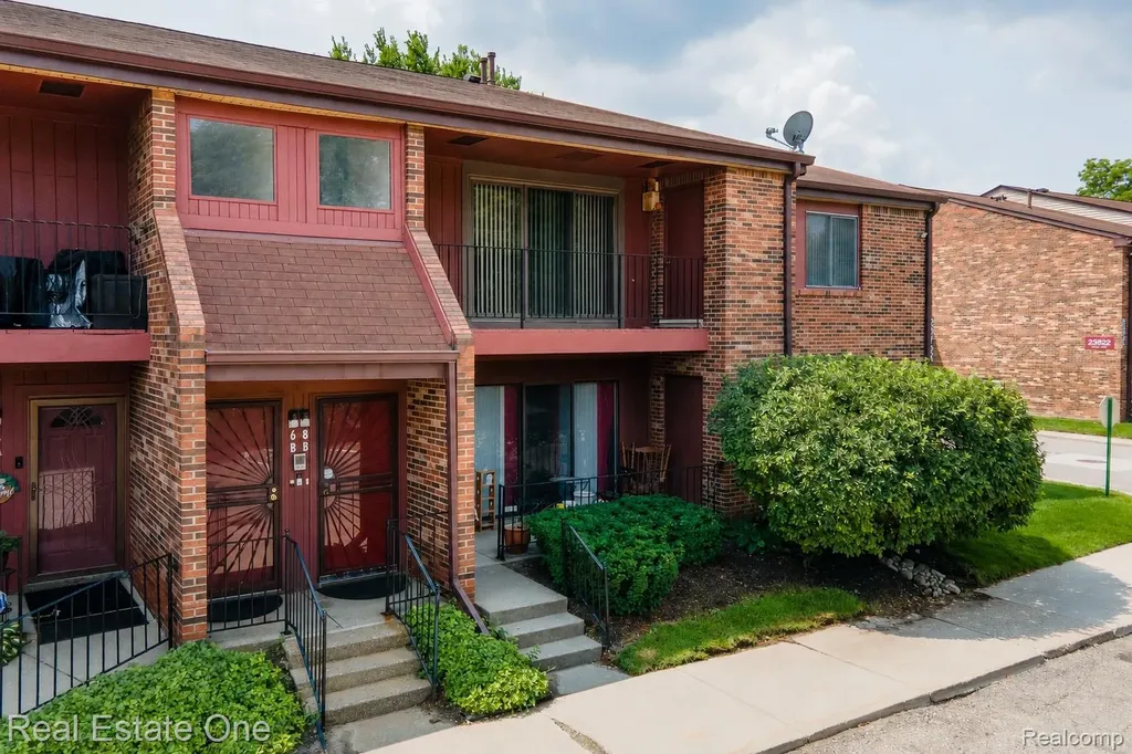 23788 Village House Drive N Southfield City MI 48033