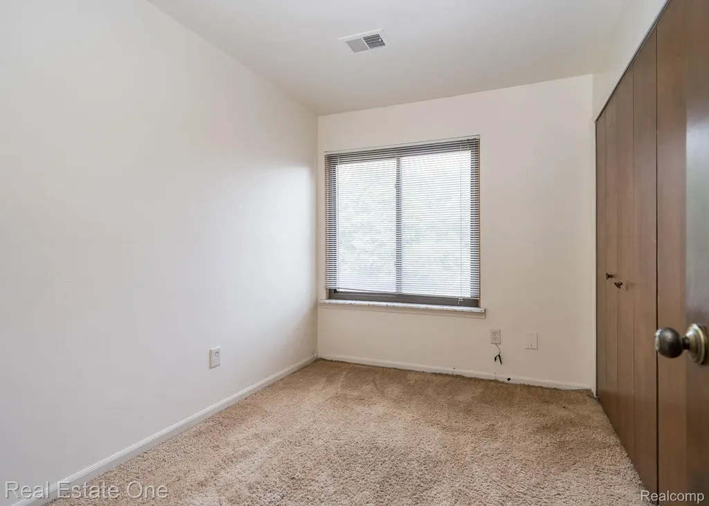 23788 Village House Drive N Southfield City MI 48033