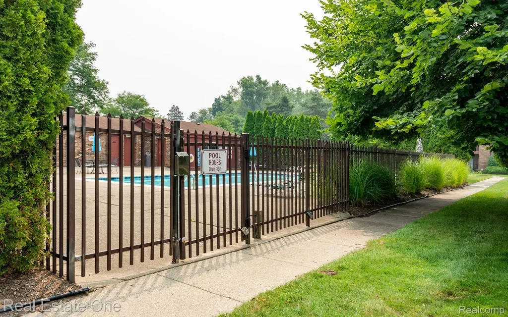 23788 Village House Drive N Southfield City MI 48033