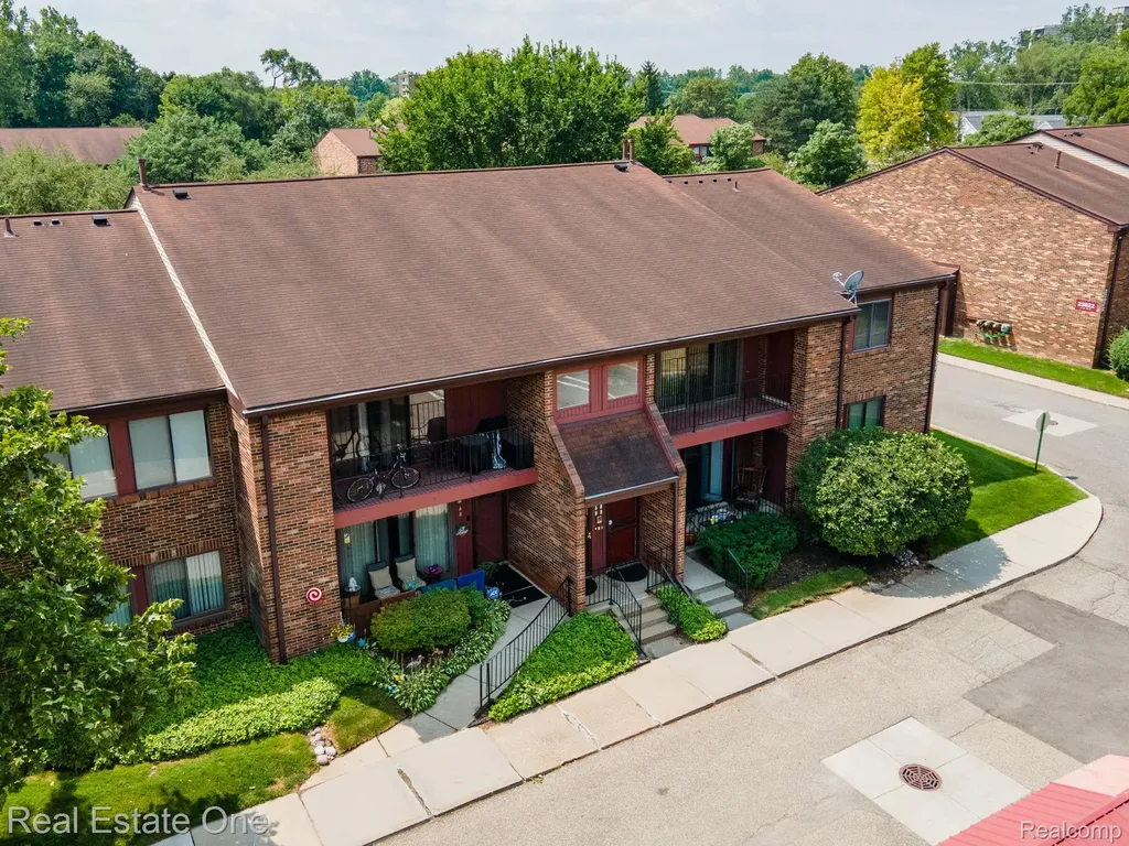 23788 Village House Drive N Southfield City MI 48033