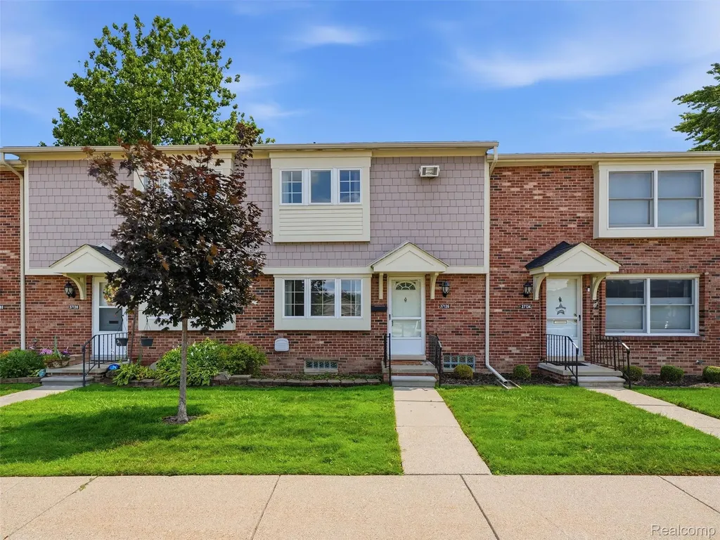 37136 Charter Oaks Boulevard Clinton Charter Township MI 48036