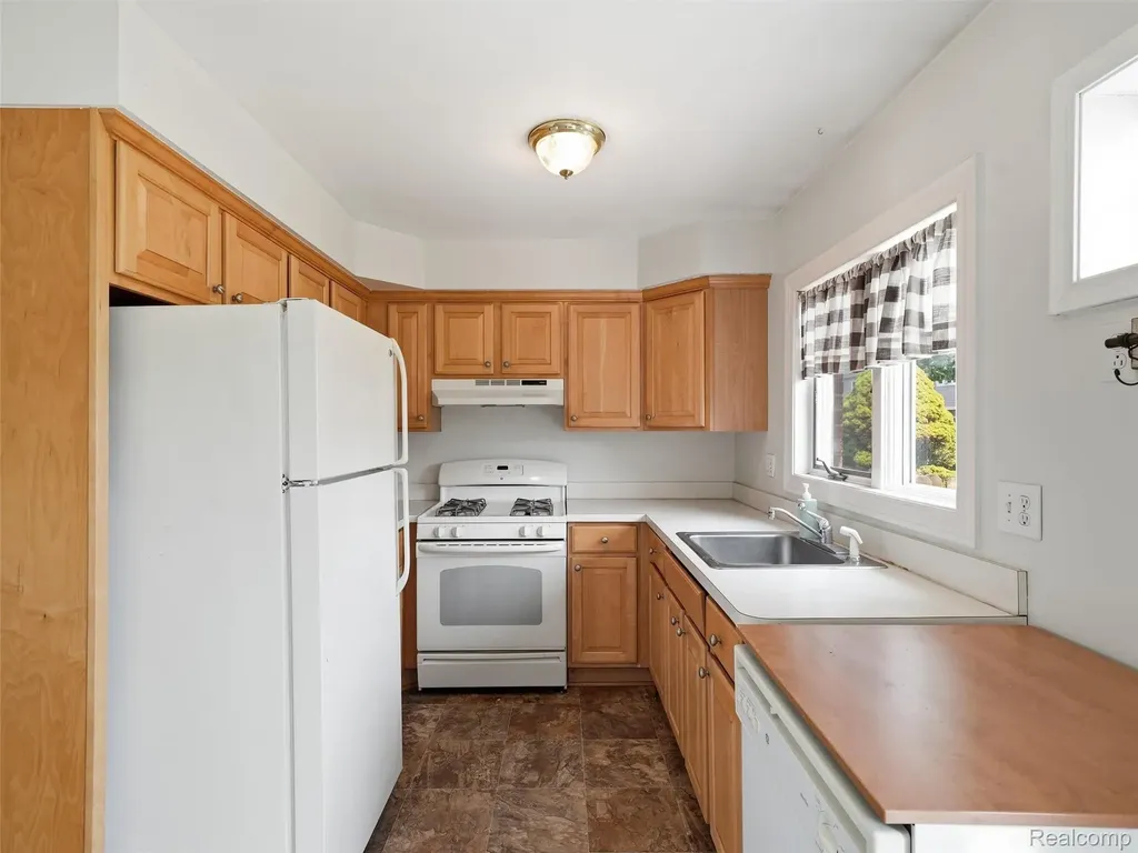 37136 Charter Oaks Boulevard Clinton Charter Township MI 48036