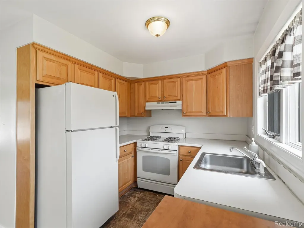 37136 Charter Oaks Boulevard Clinton Charter Township MI 48036