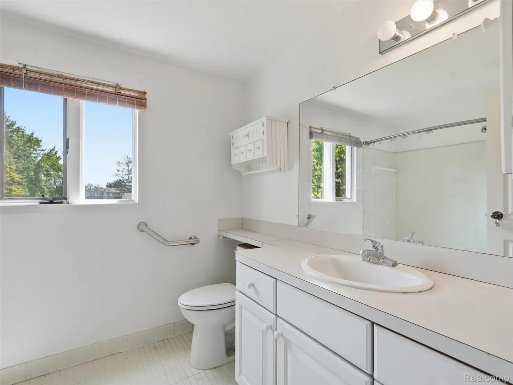 37136 Charter Oaks Boulevard Clinton Charter Township MI 48036