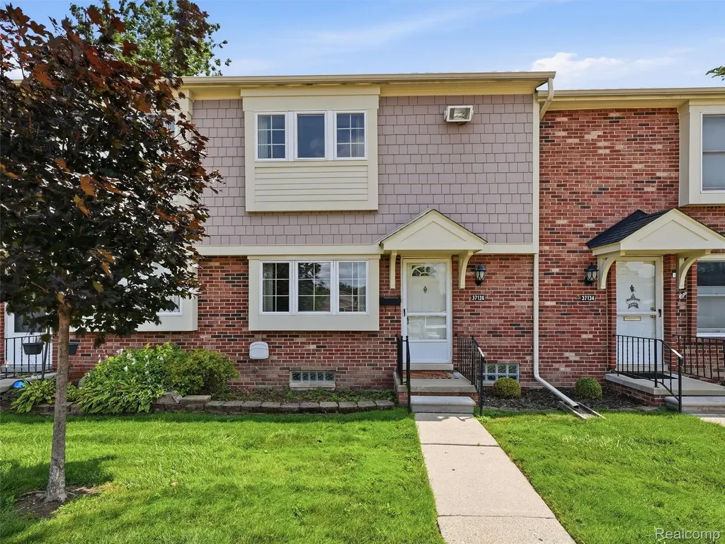 37136 Charter Oaks Boulevard Clinton Charter Township MI 48036