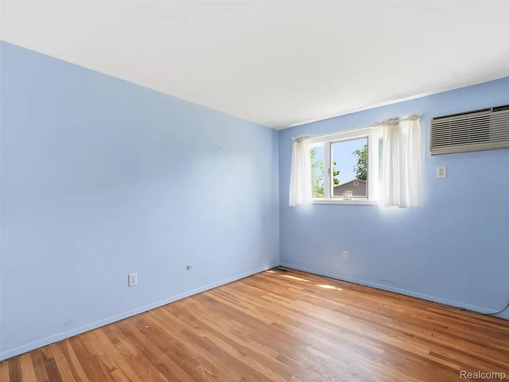 37136 Charter Oaks Boulevard Clinton Charter Township MI 48036