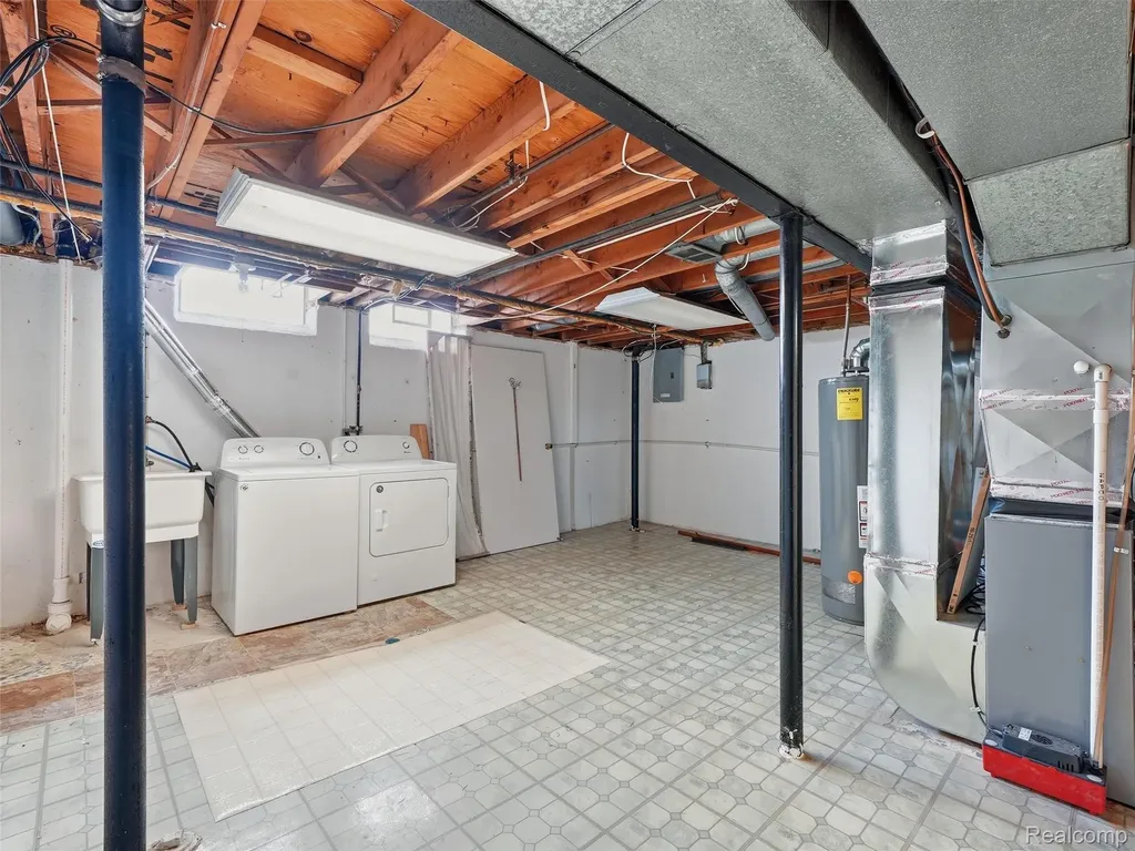 37136 Charter Oaks Boulevard Clinton Charter Township MI 48036