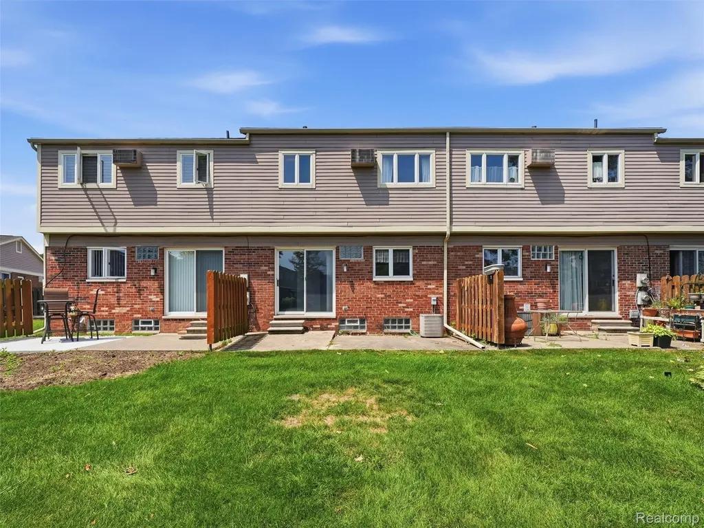37136 Charter Oaks Boulevard Clinton Charter Township MI 48036