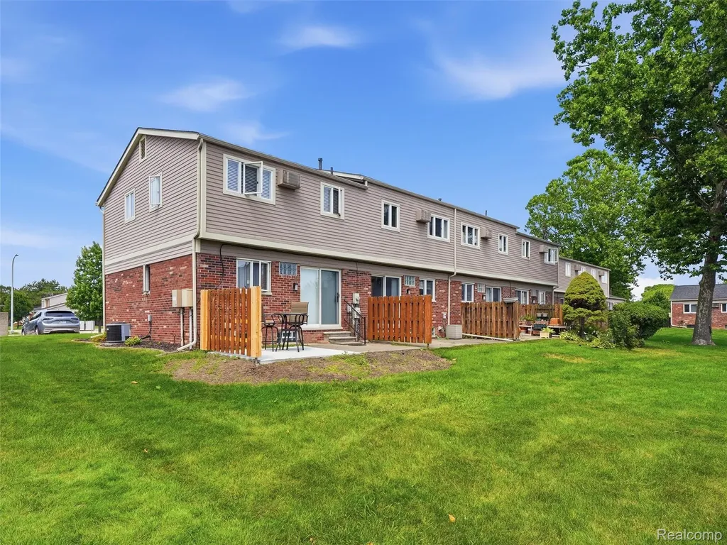 37136 Charter Oaks Boulevard Clinton Charter Township MI 48036