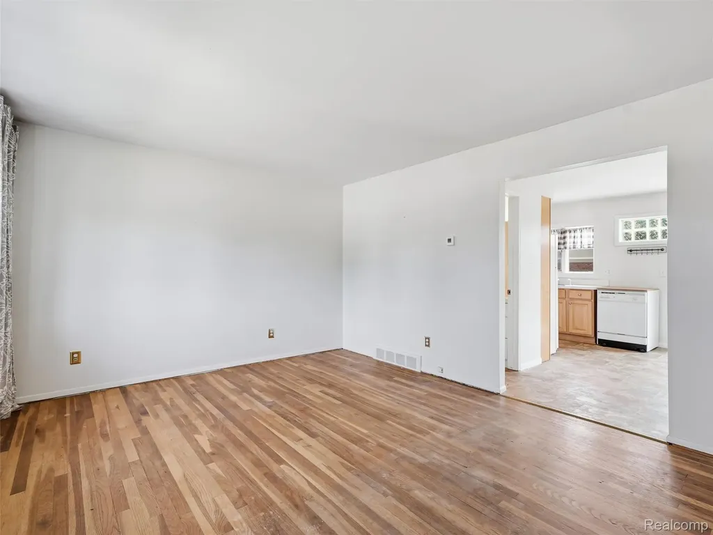 37136 Charter Oaks Boulevard Clinton Charter Township MI 48036