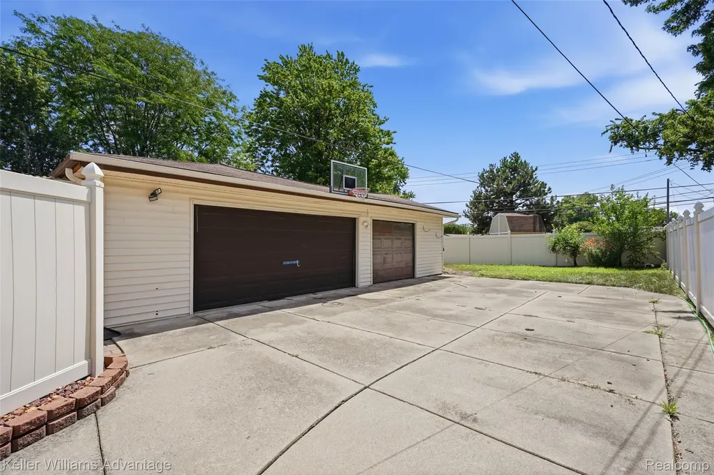 25123 Ward Street Taylor City MI 48180