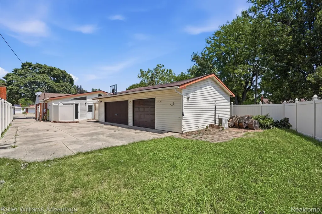 25123 Ward Street Taylor City MI 48180