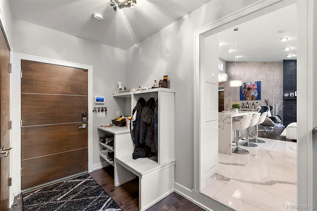 16281 Buckingham Avenue Beverly Hills Village MI 48025