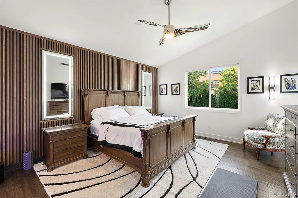 16281 Buckingham Avenue Beverly Hills Village MI 48025