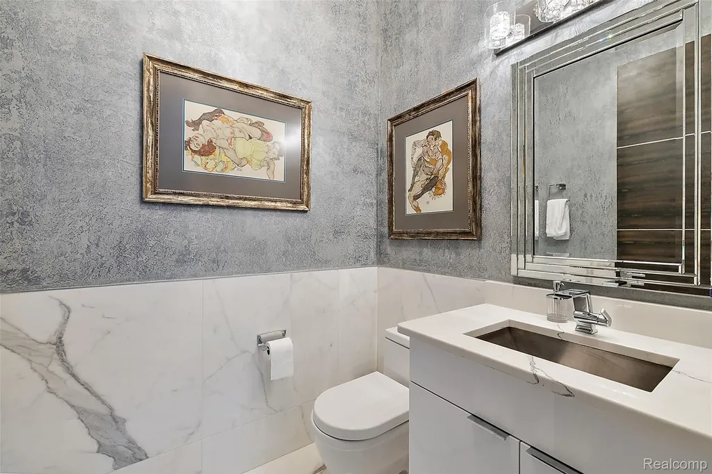 16281 Buckingham Avenue Beverly Hills Village MI 48025