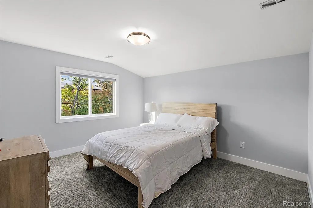 16281 Buckingham Avenue Beverly Hills Village MI 48025