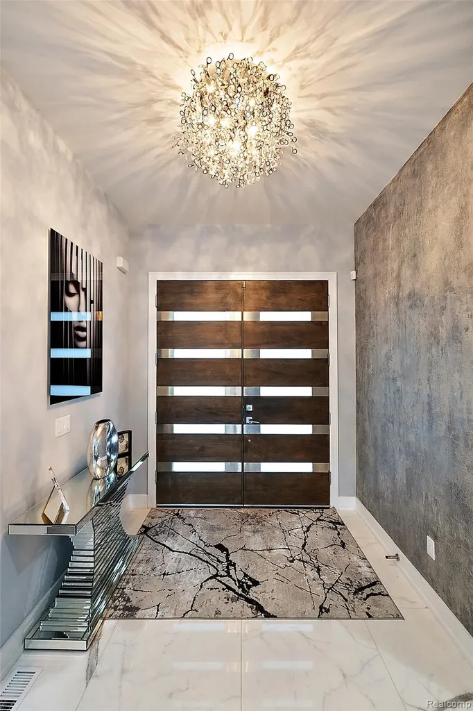 16281 Buckingham Avenue Beverly Hills Village MI 48025