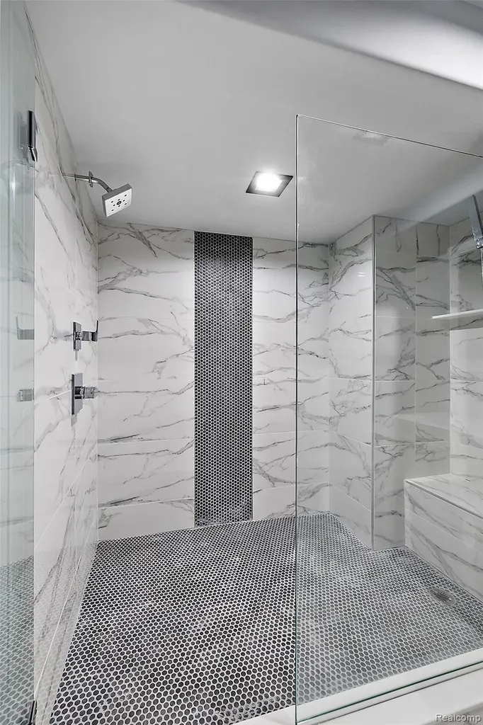 16281 Buckingham Avenue Beverly Hills Village MI 48025