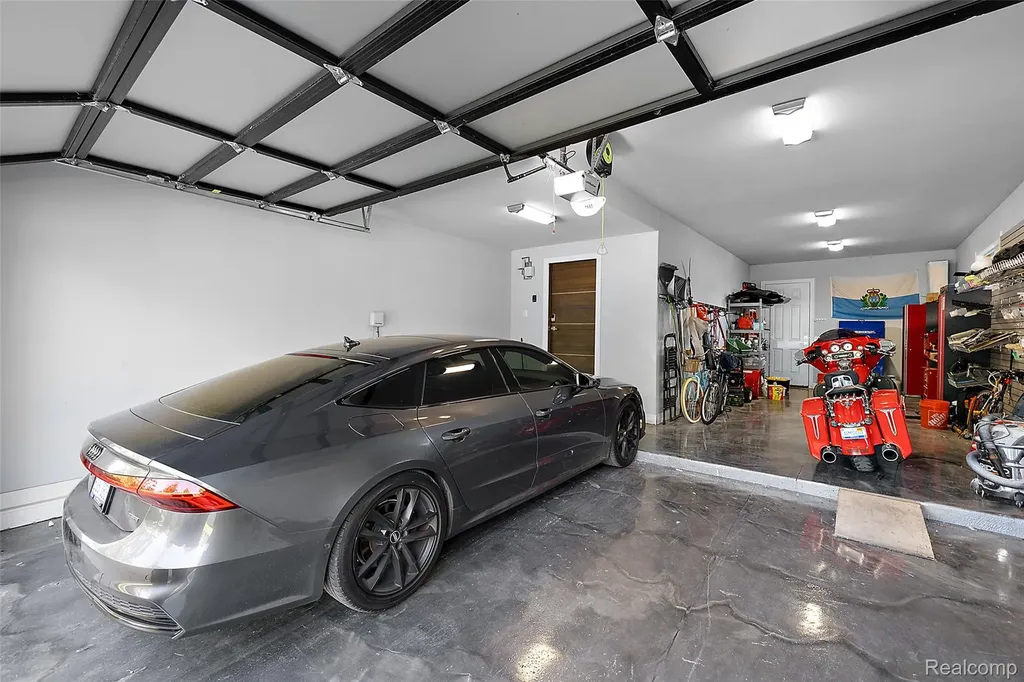 16281 Buckingham Avenue Beverly Hills Village MI 48025