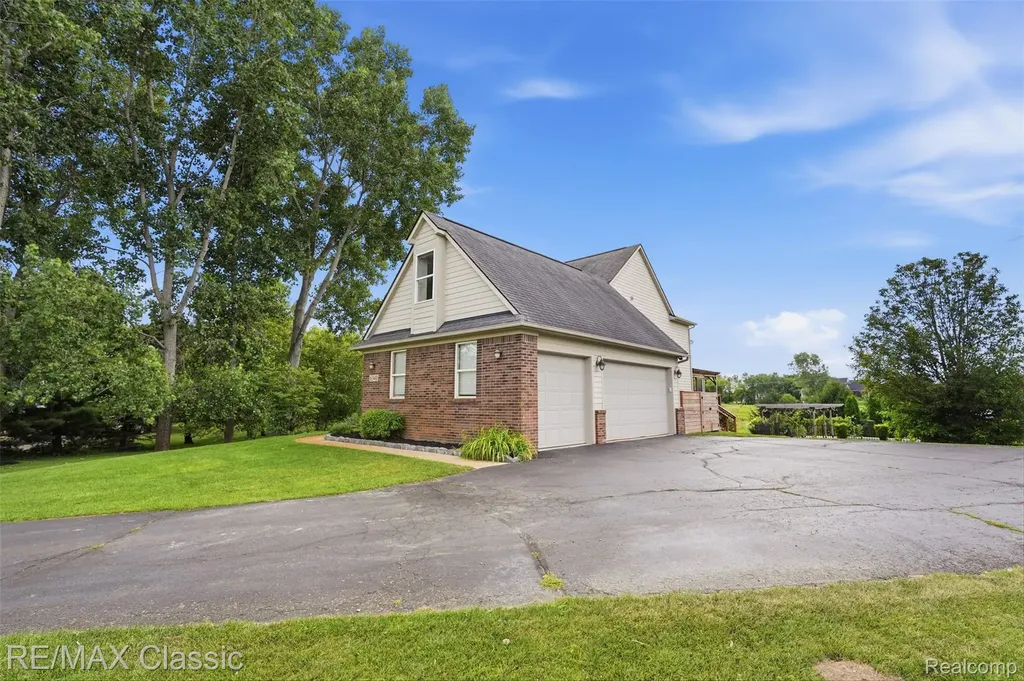 6340 Stonewood Drive White Lake Charter Township MI 48383