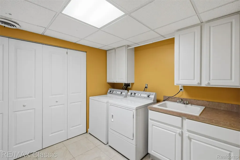 6340 Stonewood Drive White Lake Charter Township MI 48383