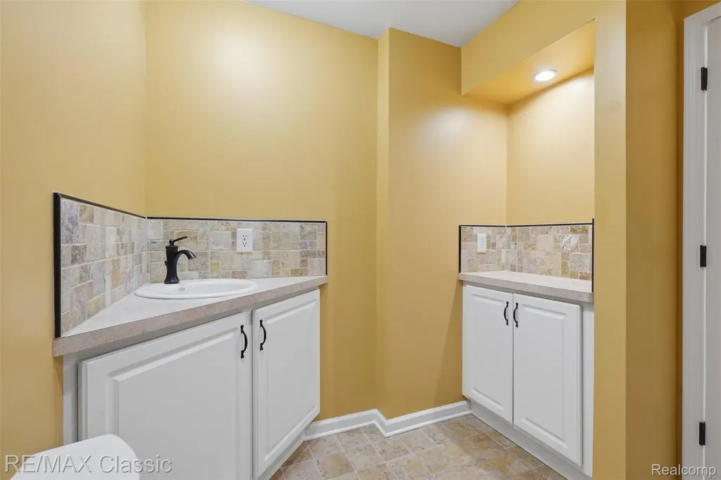 6340 Stonewood Drive White Lake Charter Township MI 48383