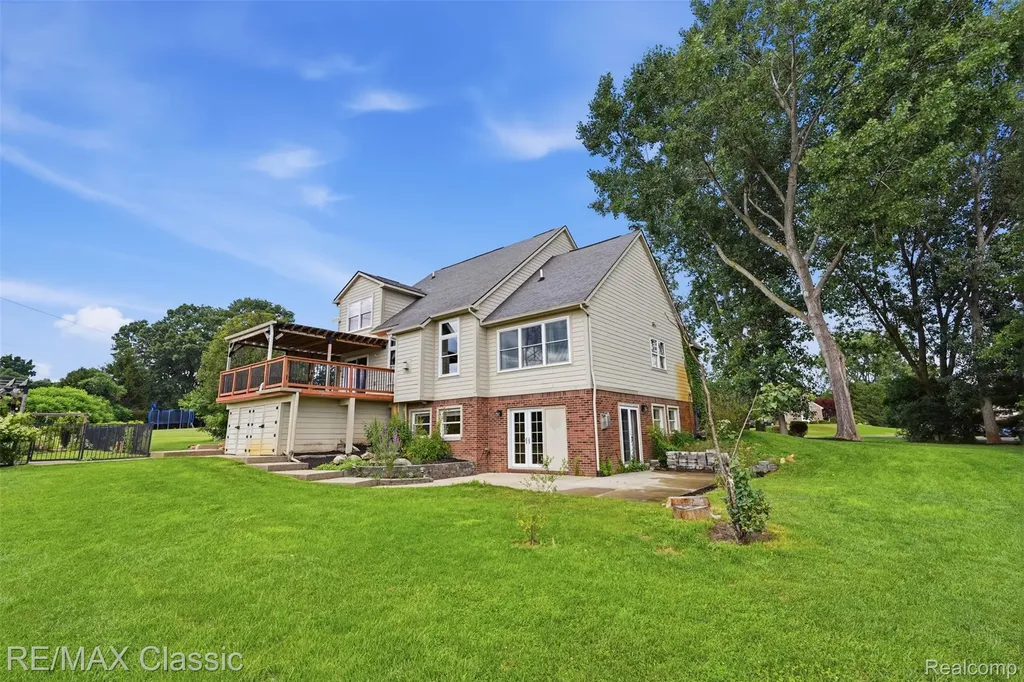 6340 Stonewood Drive White Lake Charter Township MI 48383