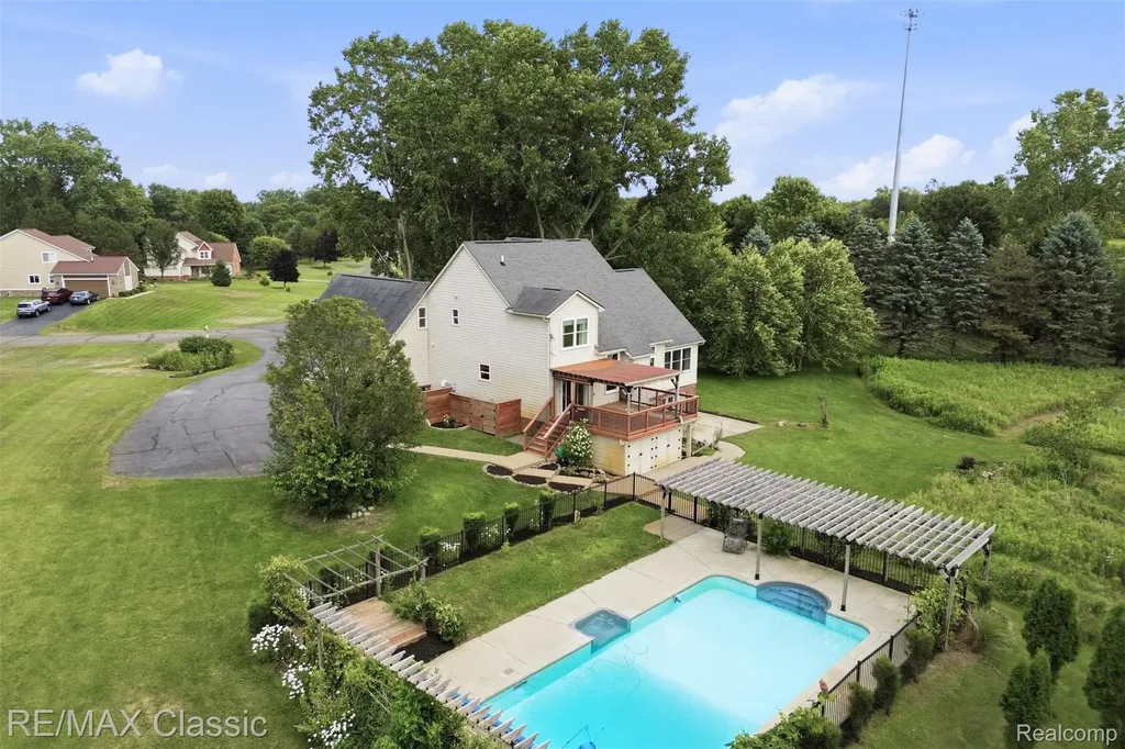 6340 Stonewood Drive White Lake Charter Township MI 48383