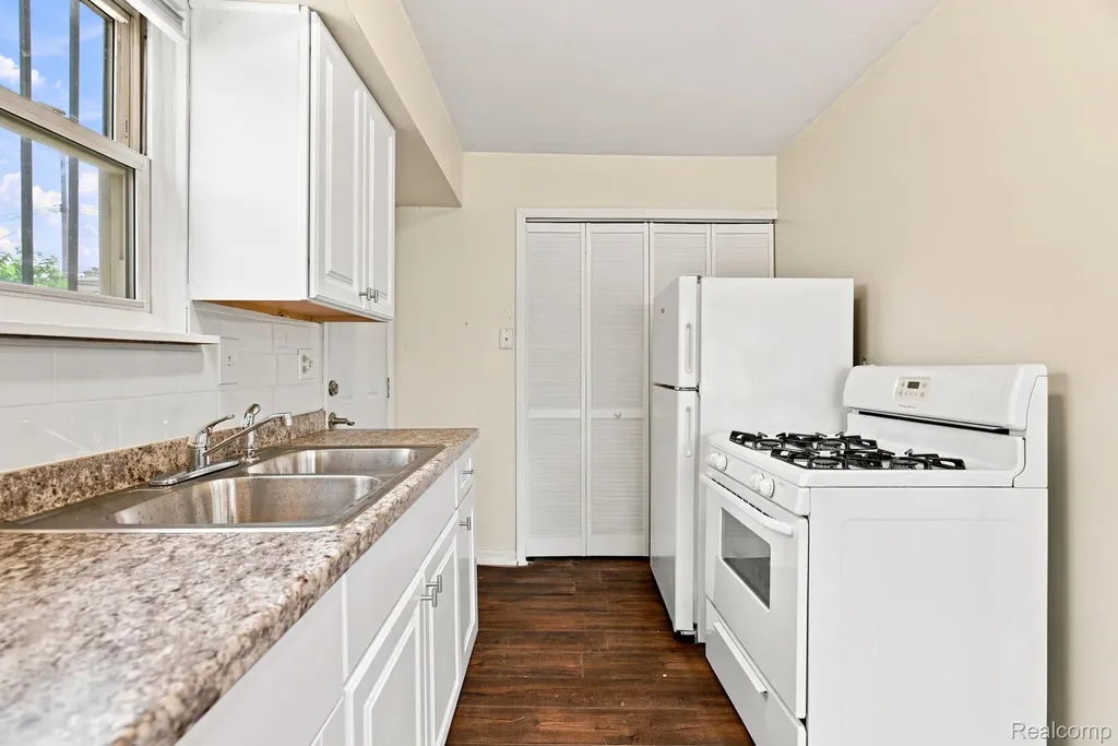 7546 Pine Street Taylor City MI 48180