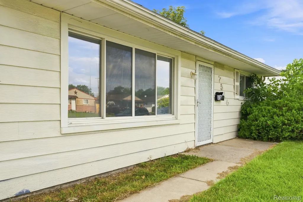 7546 Pine Street Taylor City MI 48180