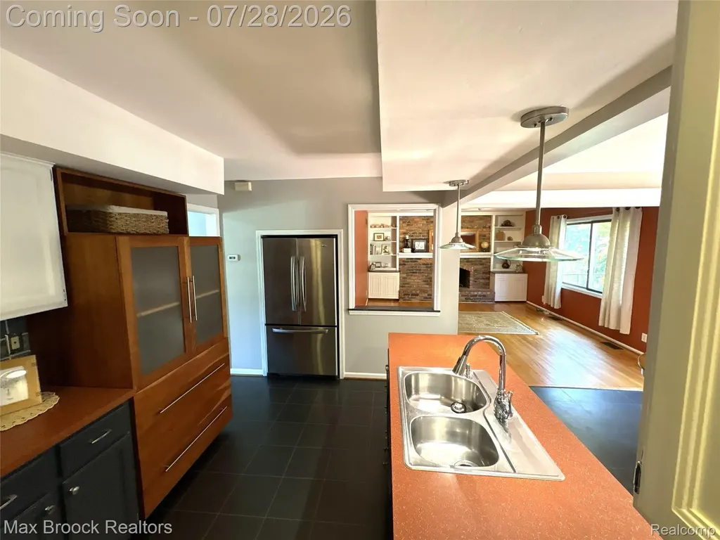 5443 Berwyck Drive Troy City MI 48085